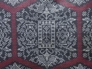 アンティーク　華紋亀甲模様織出し本場泥大島紬着物（5マルキ）